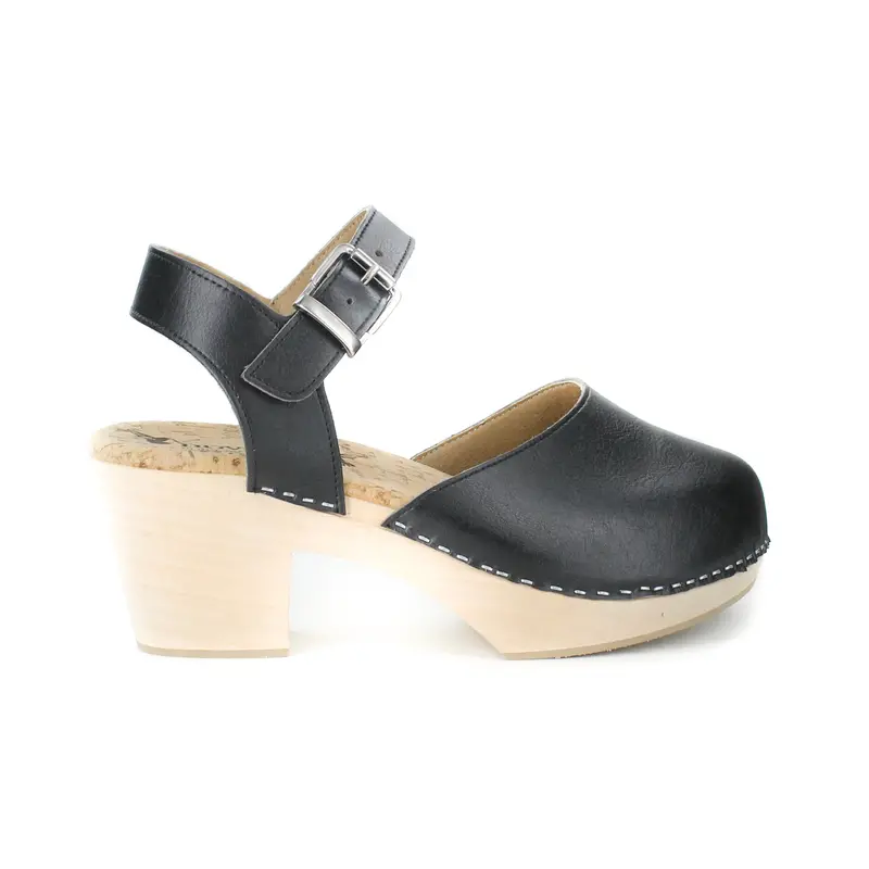 Pepper Vegan Clog In Smooth Black Finish By Novacas 1