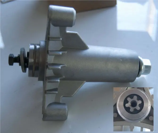 Right-Hand Husqvarna Spindle For Catcher Mowers 1